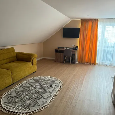 Guest House Zatyshnyi Dvir Bukovel Exterior photo